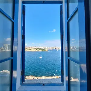 Extraordinary Views In A In Apartment