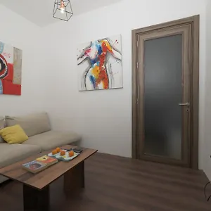 Stylish 2 Bedrooom Centre With Terrace Apartment